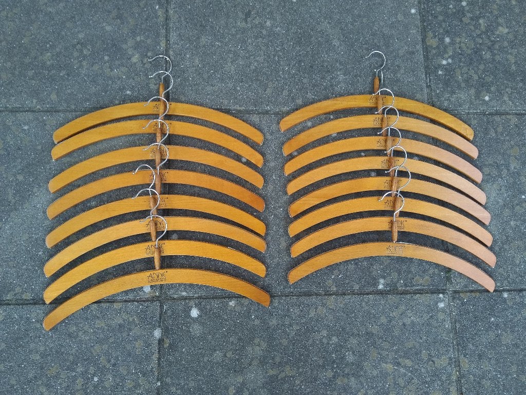 Vintage kleerhangers - Anne Linnonmaa - ecological fashion, Ophalen of Verzenden, Gebruikt, Hout