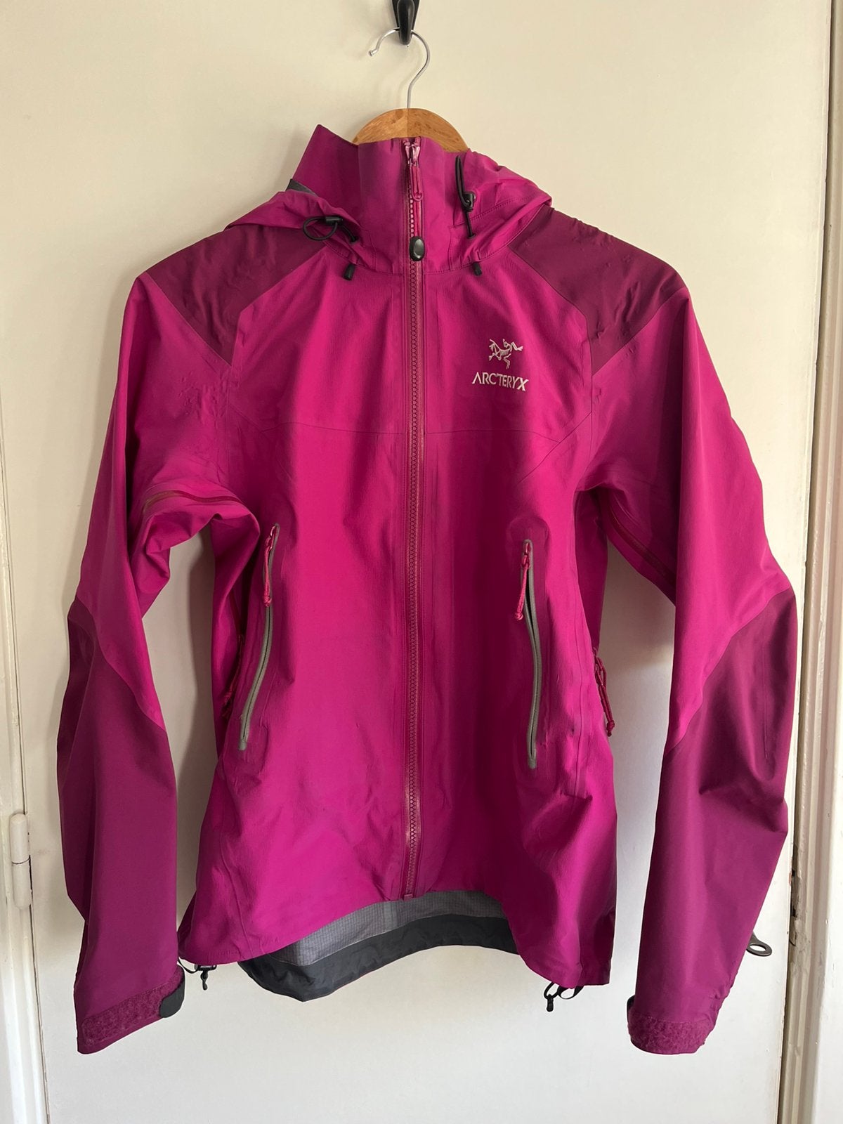 Arc'teryx Beta AR Jacket Women’s (maat S), Ophalen of Verzenden, Zo goed als nieuw, Roze