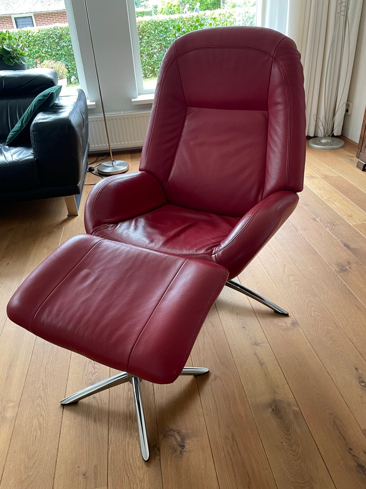 Lederen Relaxfauteuil met Voetenbank - Rood, Huis en Inrichting, Fauteuils, Ophalen, Zo goed als nieuw, Leer, 75 tot 100 cm