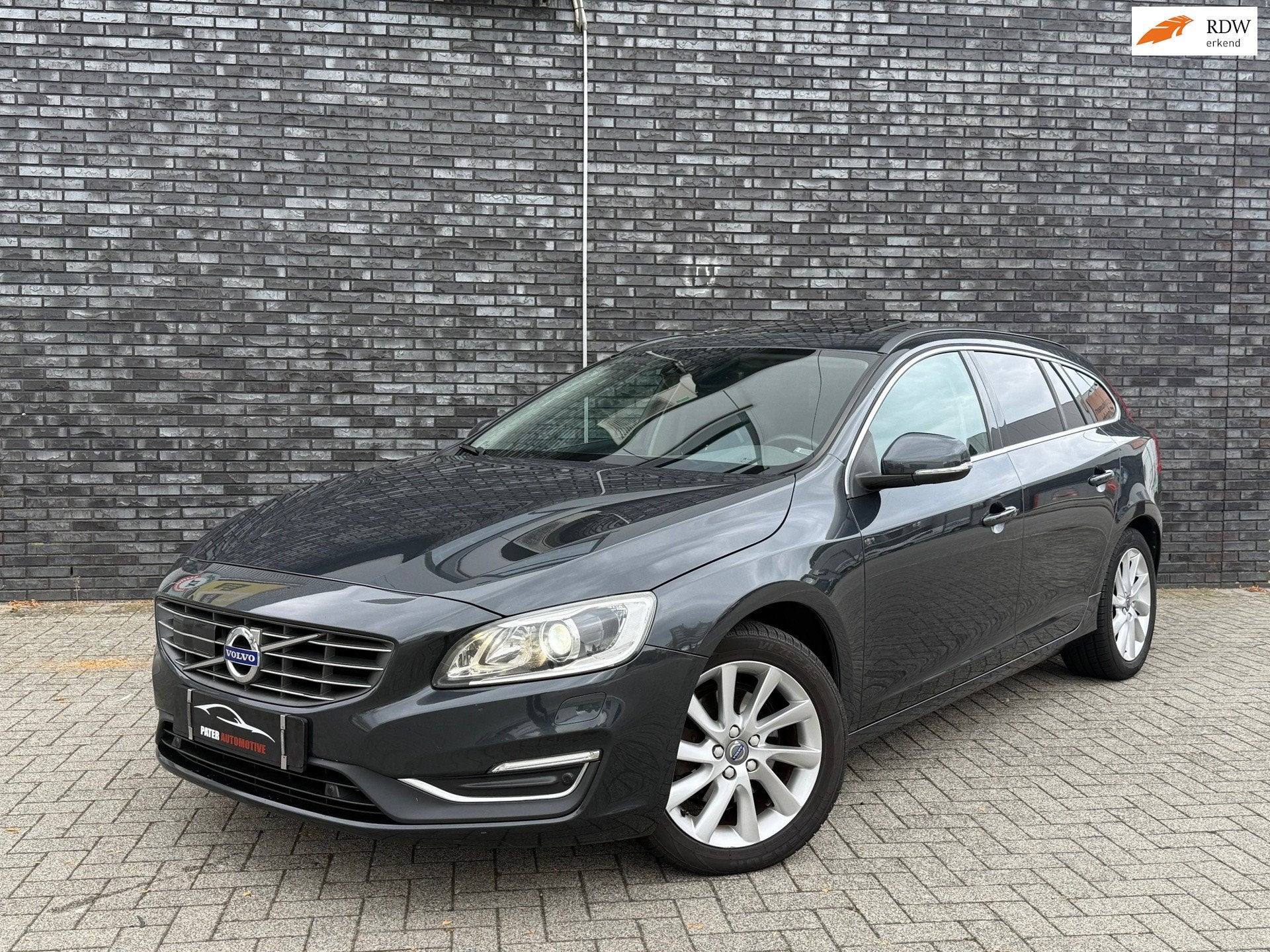 Volvo V60 2.0 D3 Ocean Race Aut|H&K|Pano|Camera|ACC|Elekt St, Auto's, Gebruikt, Leder, Diesel, Te koop