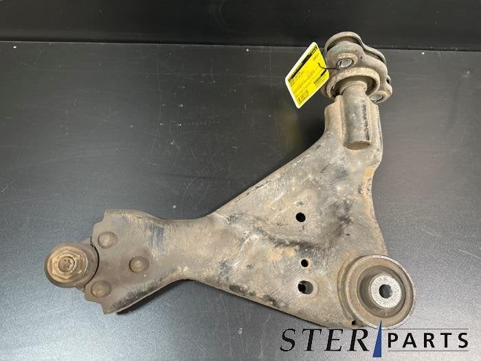 Draagarm links-voor van een Mercedes Vito, Gebruikt, -, Ophalen of Verzenden, -