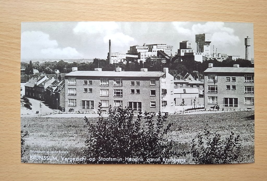 Foto staatsmijn Hendrik Brunssum vanaf Kruisberg, 1960 tot 1980, Verzenden, Foto, Nieuw