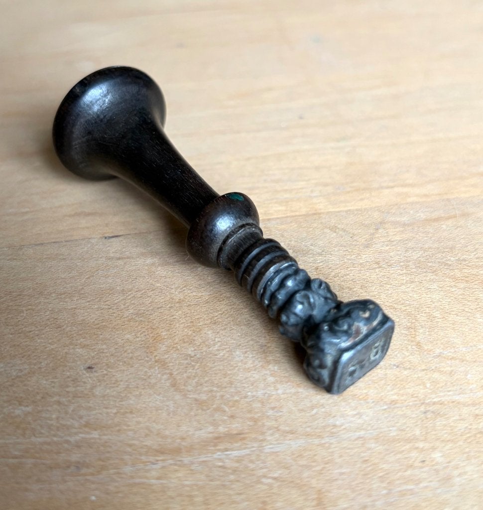 Zegelstempel lakstempel monogram Frankrijk hout antiek, Ophalen of Verzenden