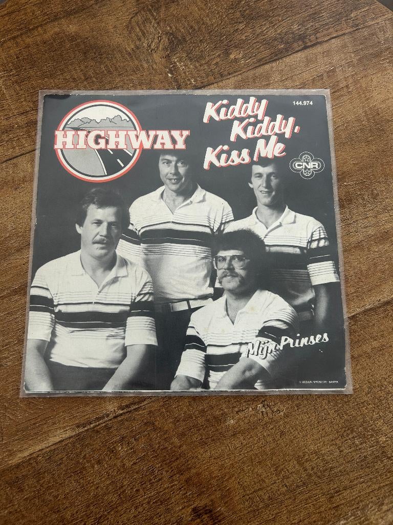 Highway-Kiddy Kiddy Kiss Me, Cd's en Dvd's, Vinyl Singles, 7 inch, Single, Ophalen of Verzenden, Zo goed als nieuw