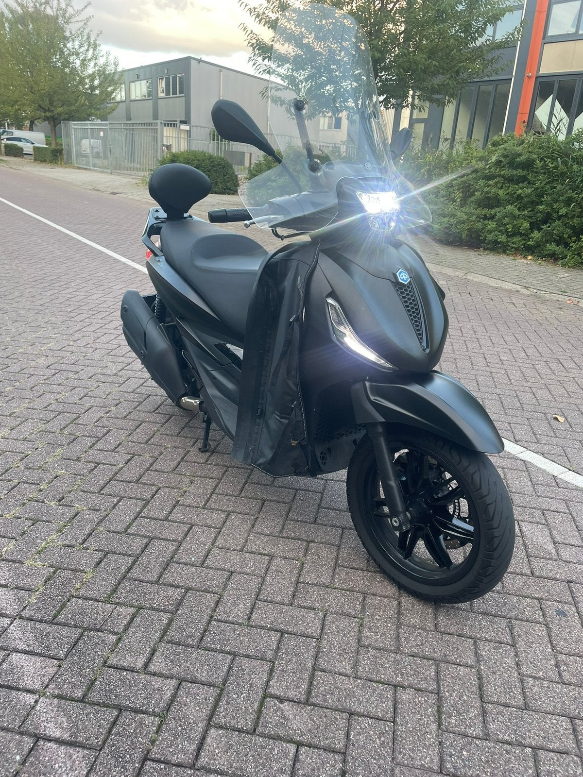 Piaggo Beverly 400Hpe 2023, Ophalen of Verzenden, Zo goed als nieuw, Benzine, Zip