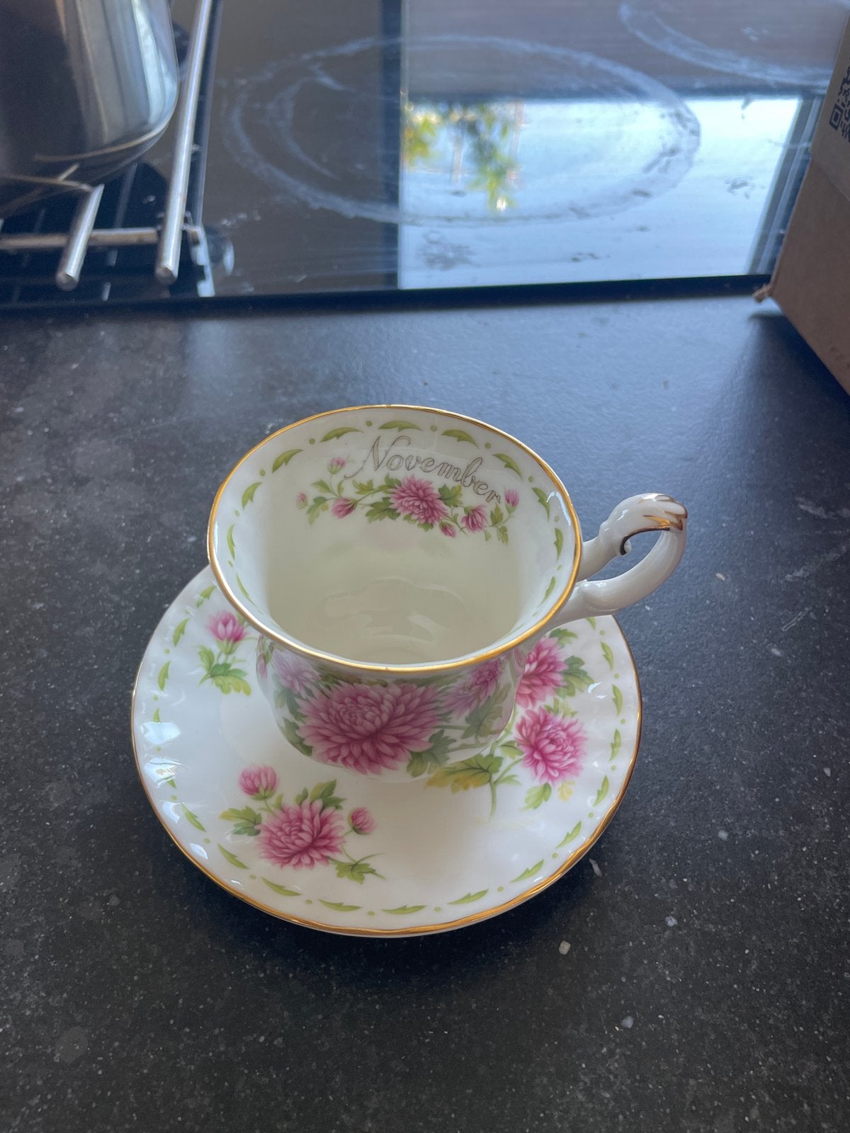 Royal Albert Flower of the Month November Chrysanthemum, Ophalen of Verzenden