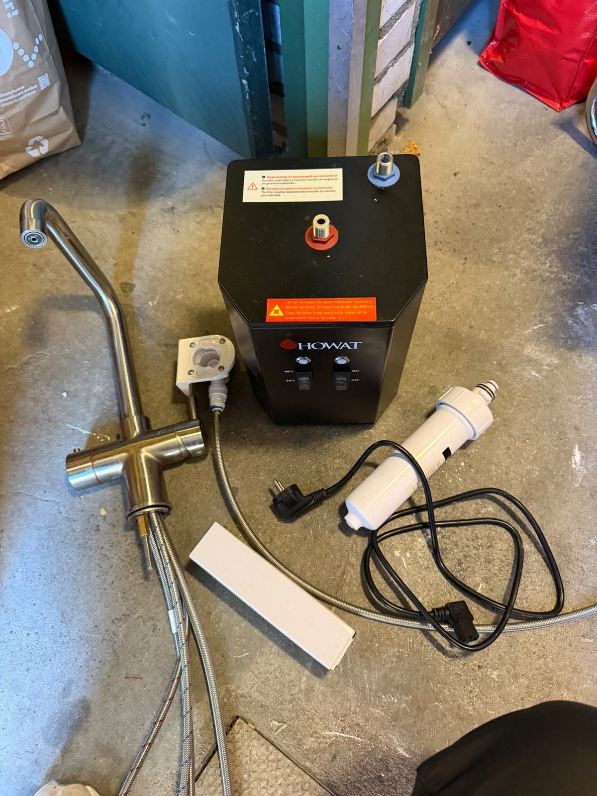 HOWAT Kokend Water Kraan met Boiler - Zo goed als nieuw, Ophalen, Afneembaar waterreservoir, Gebruikt, Overige modellen
