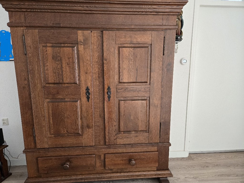 eiken kast, Ophalen