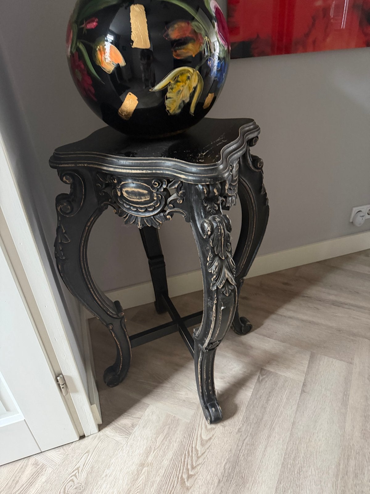 Antieke bijzettafel met sierlijke details, Ophalen