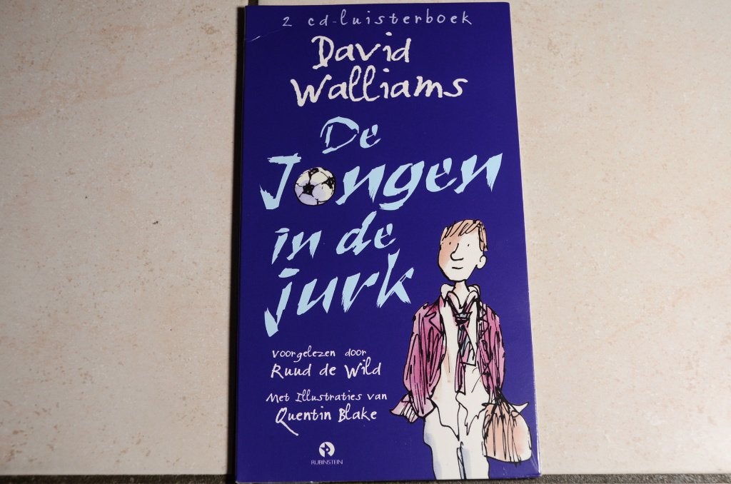 Luisterboek De jongen in de jurk / David Walliams 2 cd's, Boeken, Luisterboeken, Ophalen of Verzenden, Cd, Kind