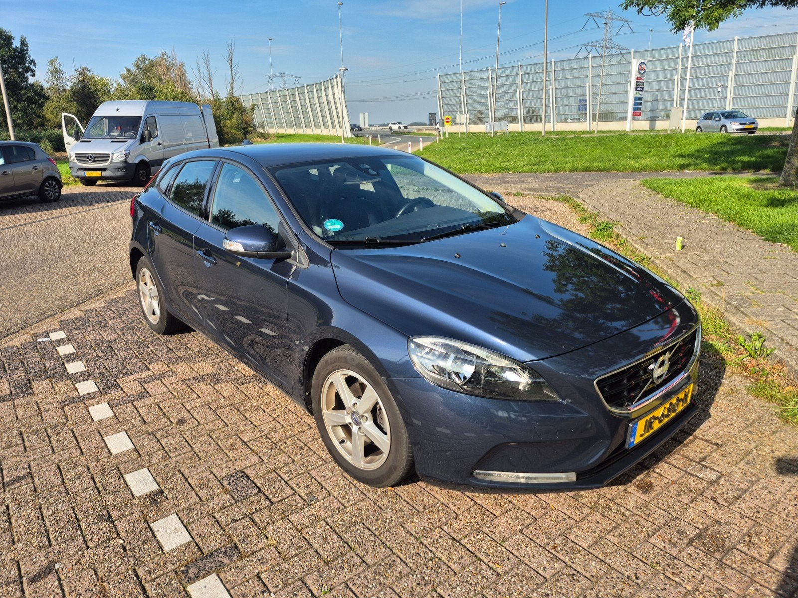 Volvo V40 1.6 D2 115PK 2014 Blauw, Auto's, Voorwielaandrijving, 4 cilinders, Blauw, 140 €/maand