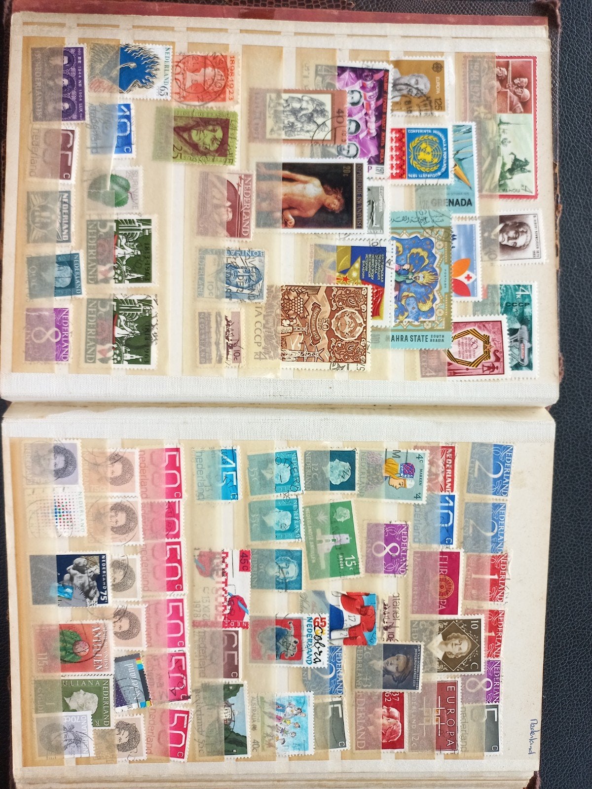 Grote verzameling postzegels in album, Ophalen of Verzenden, Nederland en Buitenland