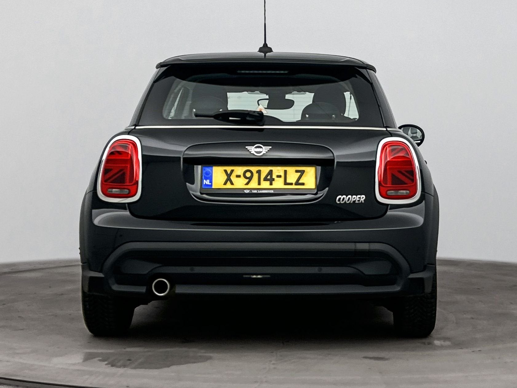 MINI Hatchback Cooper Essential Automaat / Cruise Control /, Auto's, Mini, Gebruikt, Met garantie (alle), 4 stoelen, Origineel Nederlands