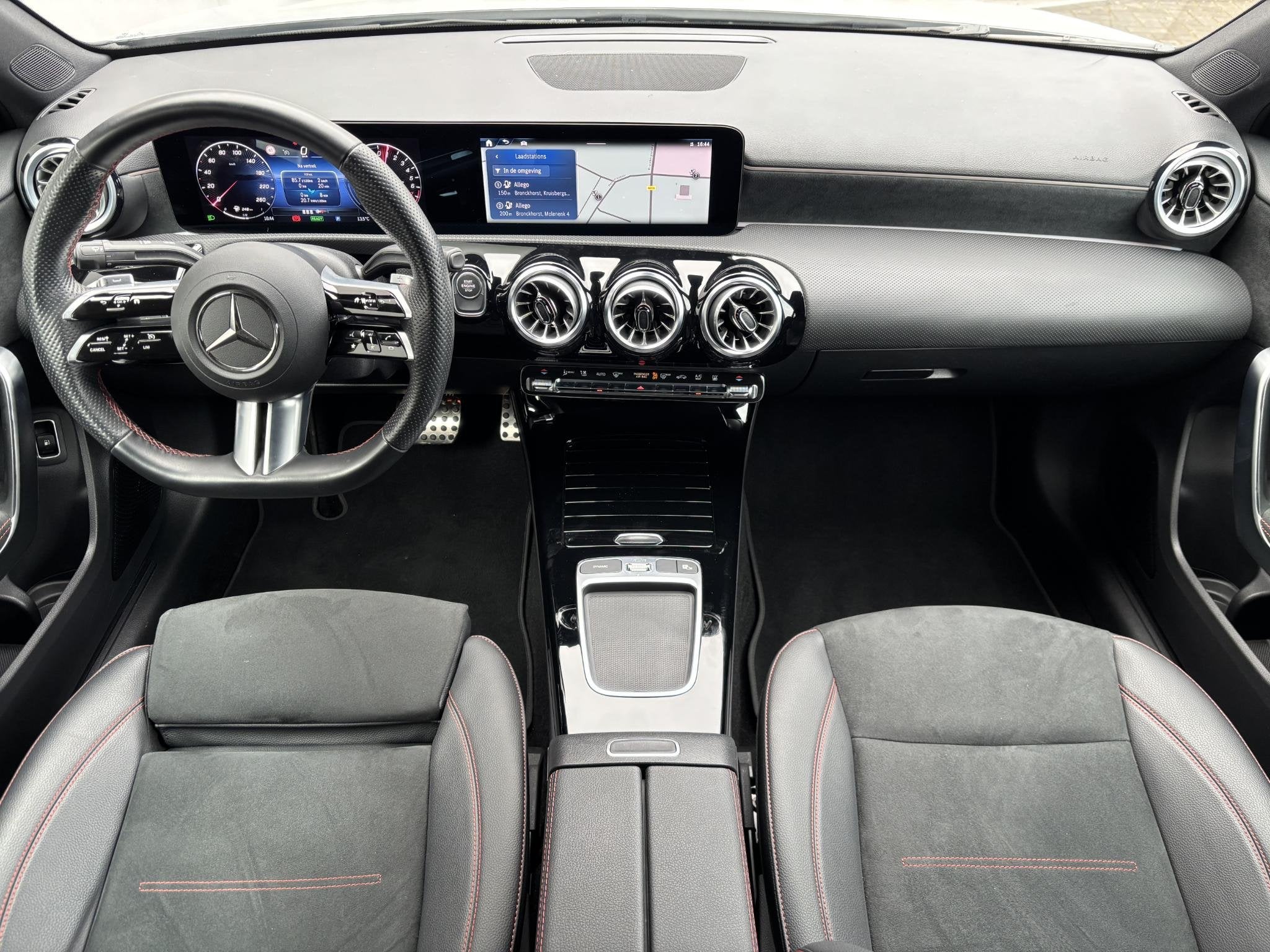 Mercedes-Benz A-klasse 250 e AMG Line Design Plug-in Automaa, 4 cilinders, 16 kWh, Leder en Stof, Bedrijf