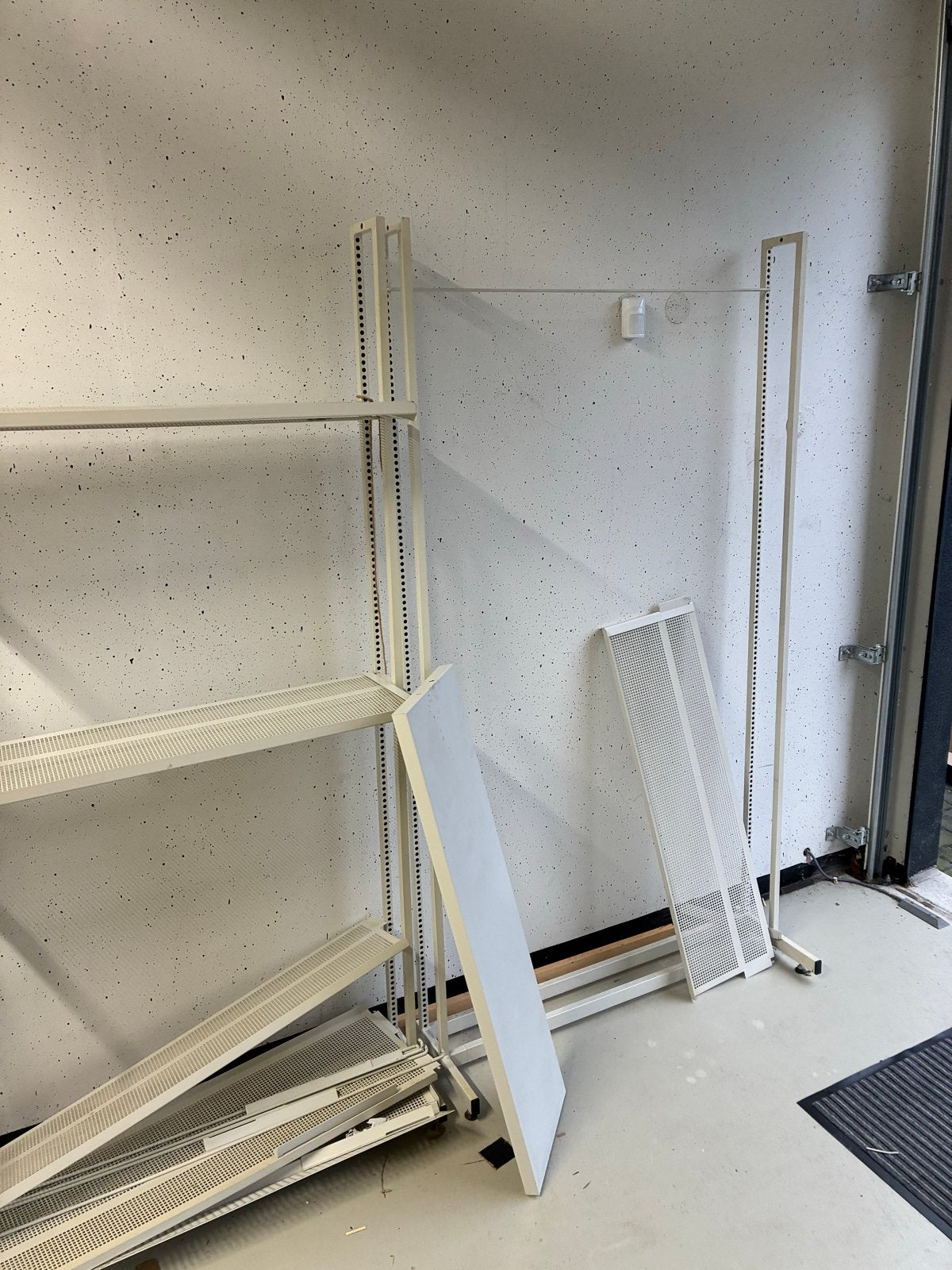 Metalen winkelrekken van Schoenenreus (2 stuks), Ophalen