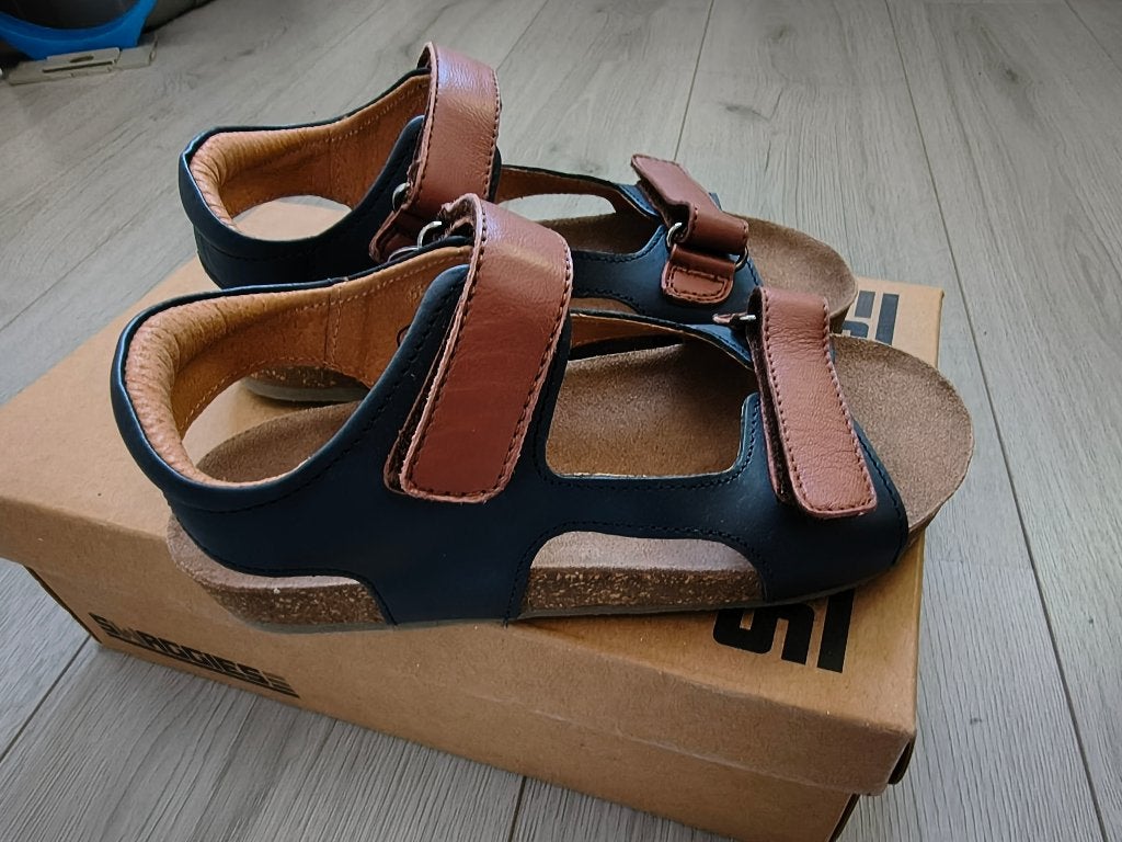 NIEUWE leren sandalen maat 31, Kinderen en Baby's, Kinderkleding | Schoenen en Sokken, Ophalen, Jongen of Meisje, Overige typen
