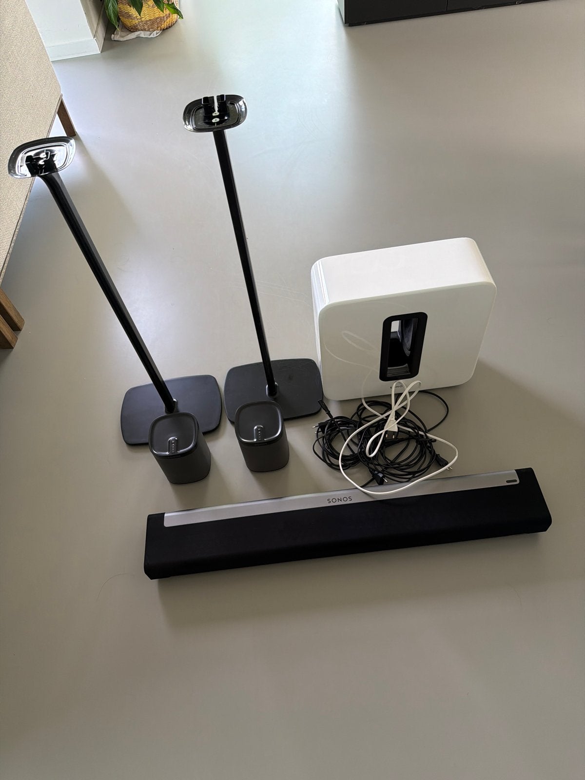 Sonos Surround Set: playbar, Sub, 2x Play:1 + Stands, Soundbar, 70 watt of meer, Zo goed als nieuw, Overige spelers