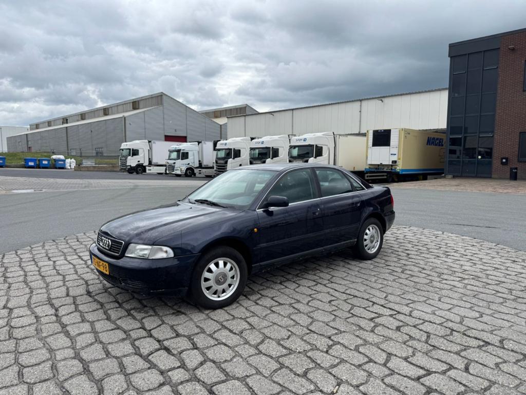 Audi A4 1.6 74KW AUT 1998 Blauw, Auto's, 101 pk, 4 cilinders, Blauw, A4