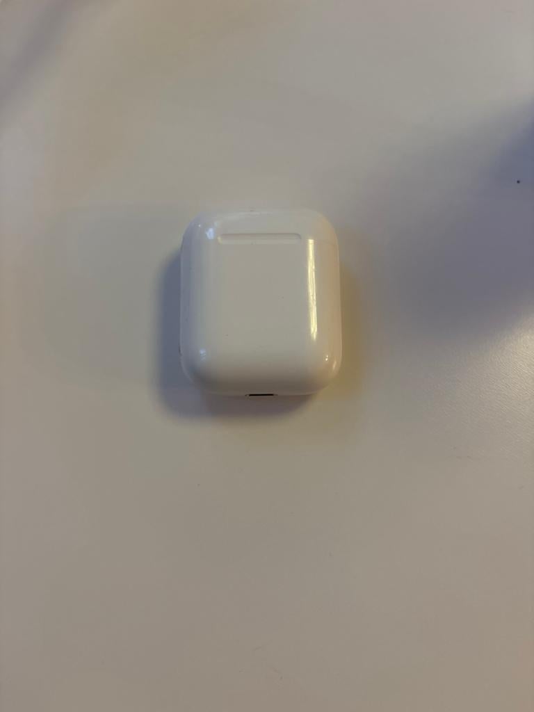 Apple AirPods Oplaadcase (alleen case), Ophalen of Verzenden, Gebruikt, Overige merken, Draadloos