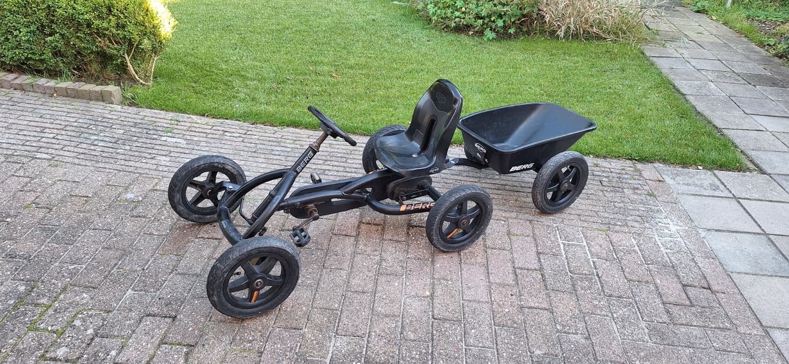 BERG buddy black graphite skelter met aanhanger