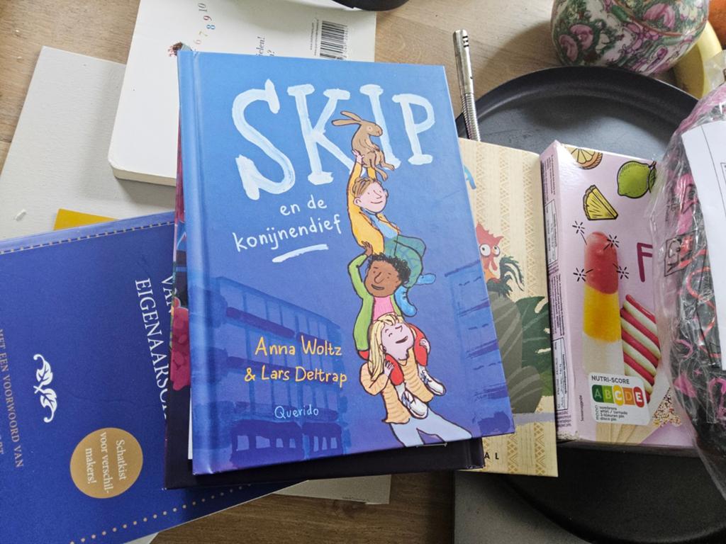 Anna Woltz - Skip en de konijnendief, Boeken, Fictie algemeen, Anna Woltz, Ophalen of Verzenden, Zo goed als nieuw