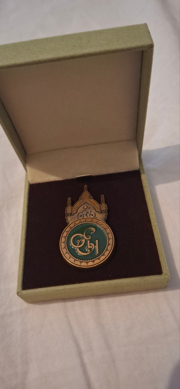 Te koop efteling pin grand hotel, Ophalen of Verzenden, Nieuw, Button of Speldje
