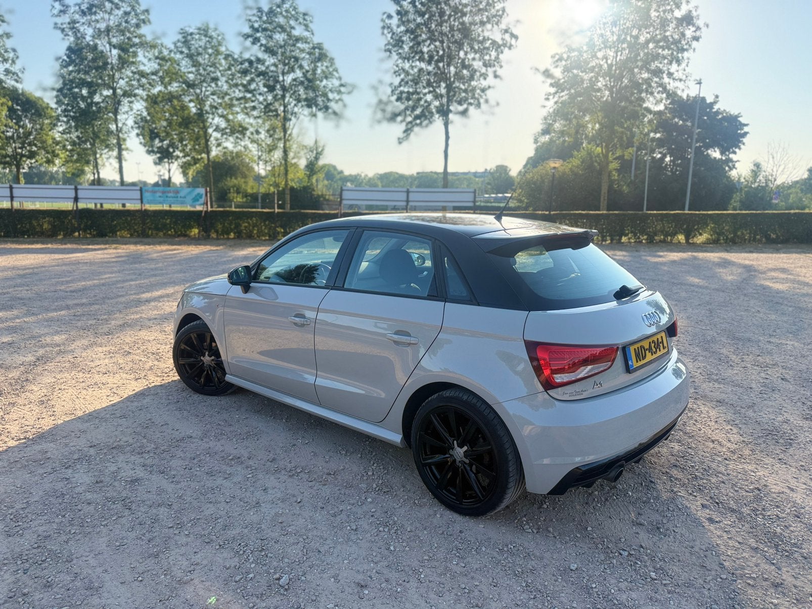 Audi A1 1.0 Tfsi 70KW Sportback 2017 Beige NL NAP, Euro 5, Stof, Zwart, 95 pk