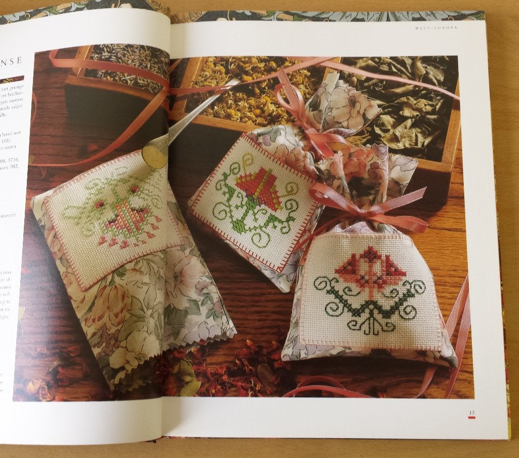 De Mooiste Creaties in Kruissteek - Jan Eaton - 1993, Patroon, Gebruikt, Ophalen of Verzenden, Nvt