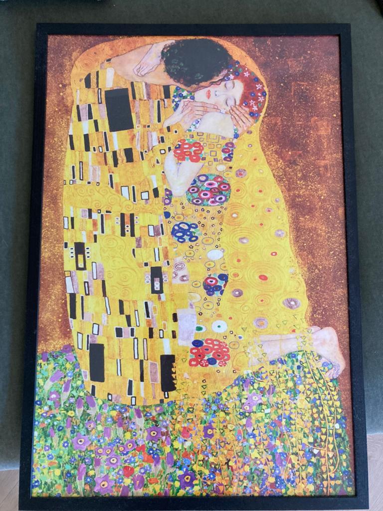 Gustav Klimt - De kus, Ophalen