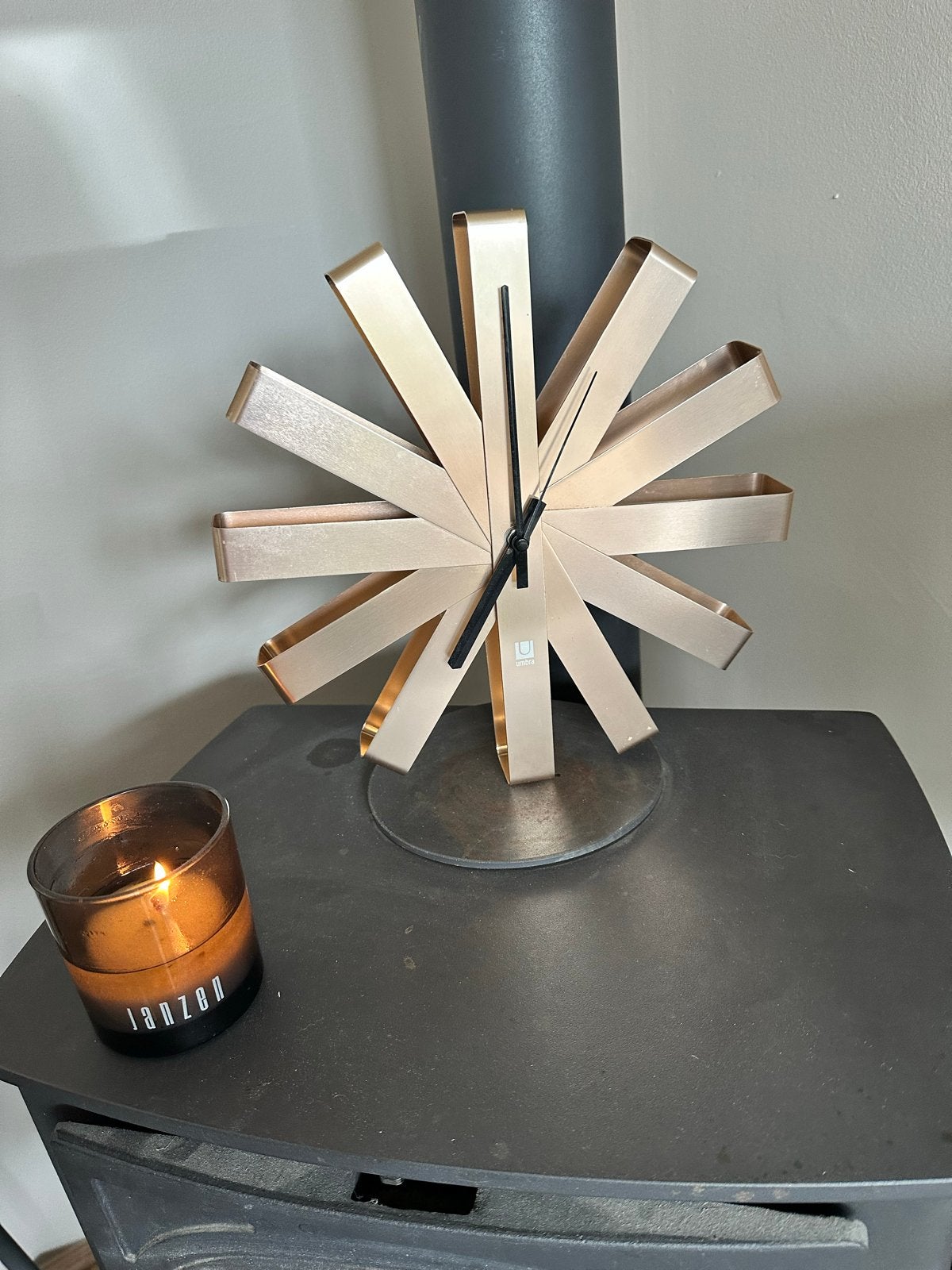 Originele UMBRA Ribbon wandklok - Rosé en Zilver RVS, Wandklok, Analoog, Ophalen of Verzenden, Zo goed als nieuw