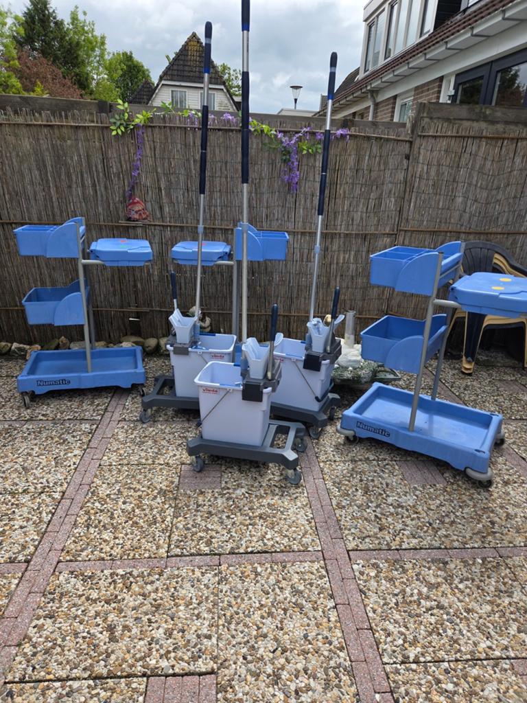 3 numatic schoonmaak karren en 3 vileda mopkarren compleet!, Ophalen