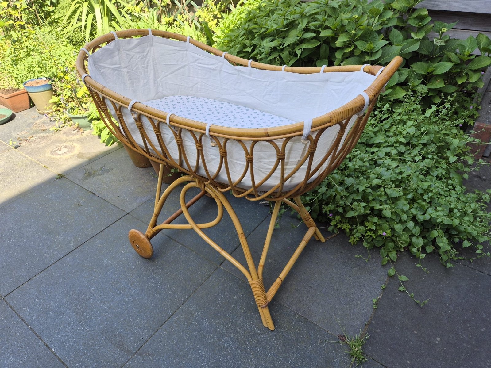 Rotan wieg, Kinderen en Baby's, Babywiegjes en Ledikanten, Ophalen, Gebruikt, Wieg