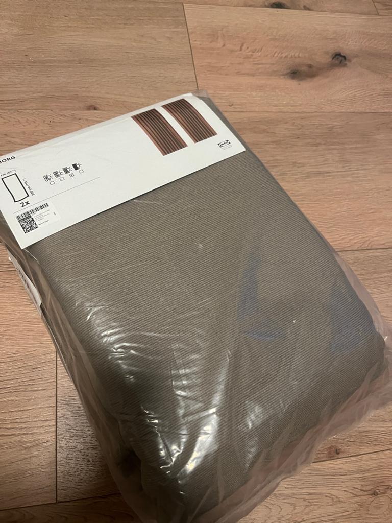 One Pair of Brand New Beige Curtains, Ophalen, Zo goed als nieuw, Beige, 100 tot 150 cm
