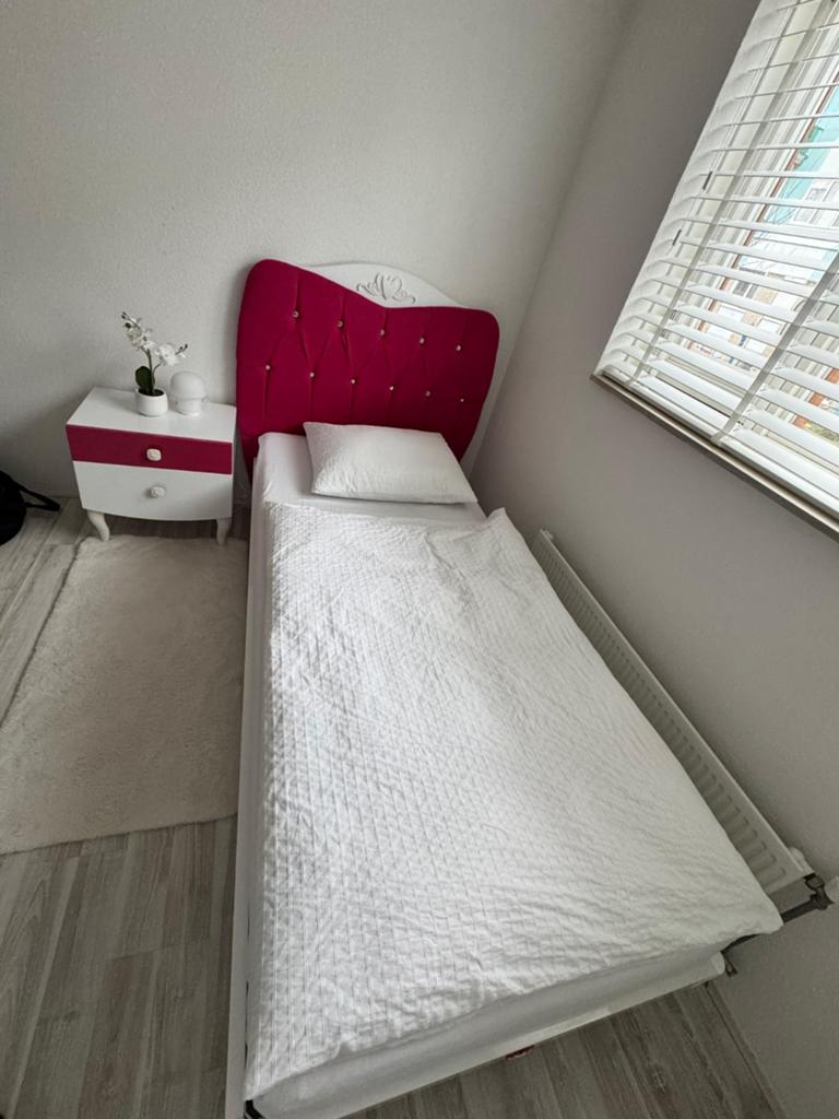 Cilek kinderkamer bed - boekenkast - ladekast - nachtkastje, Ophalen, Gebruikt, 90 cm, Eenpersoons
