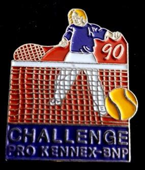 Challenge 90 tennis pin, Verzamelen, Verzenden, Nieuw, Sport, Speldje of Pin