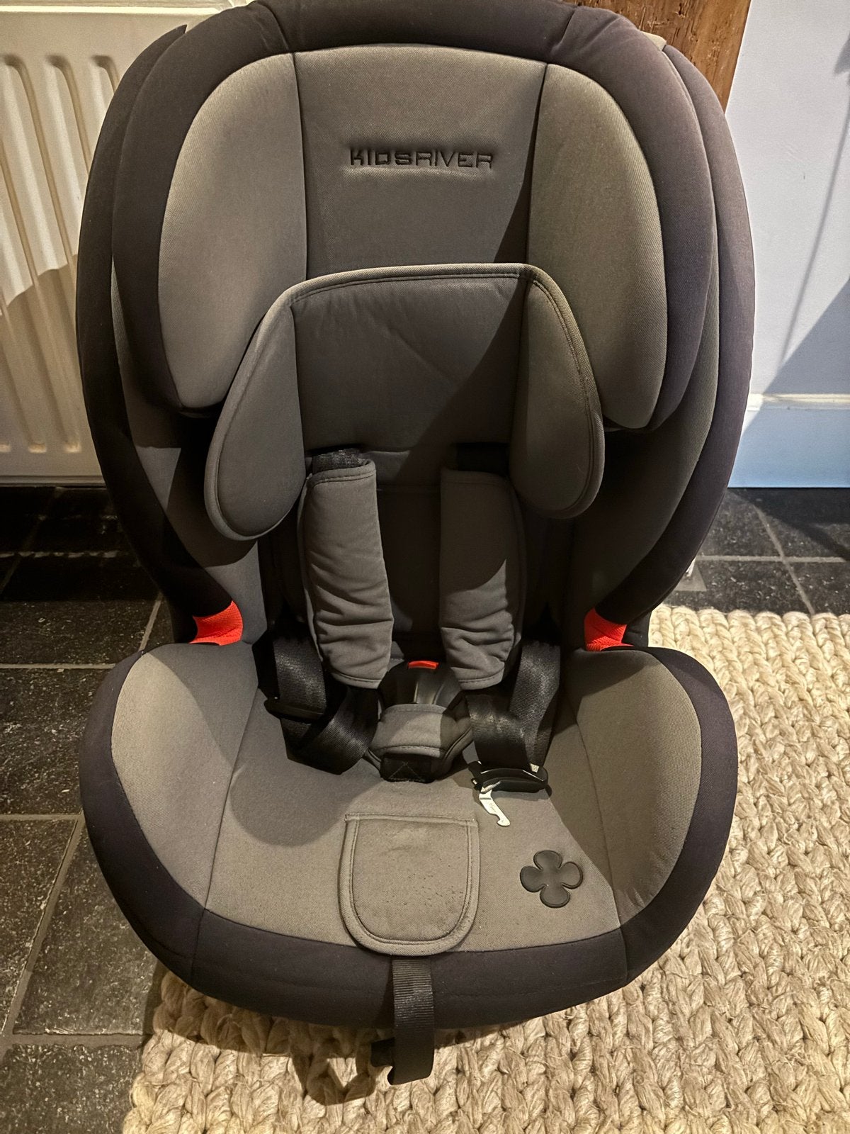 Zeer nette autostoel Auto River, Kinderen en Baby's, Autostoeltjes, 9 t/m 36 kg, Ophalen, Overige merken, Gebruikt
