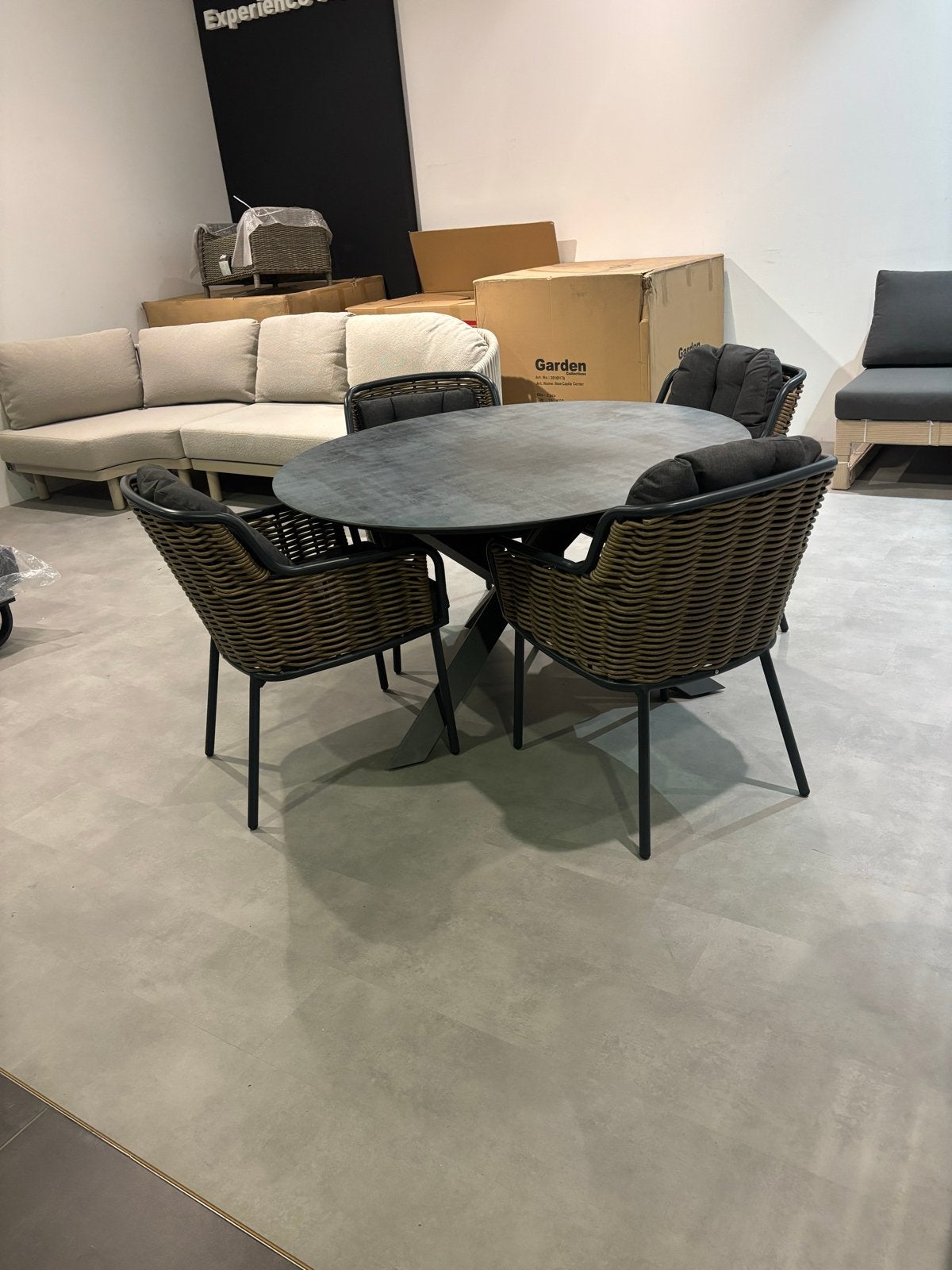 Stijlvolle tuinset met 4 wicker stoelen en ronde tafel, Ophalen, 4 zitplaatsen, Eettafel, Zo goed als nieuw
