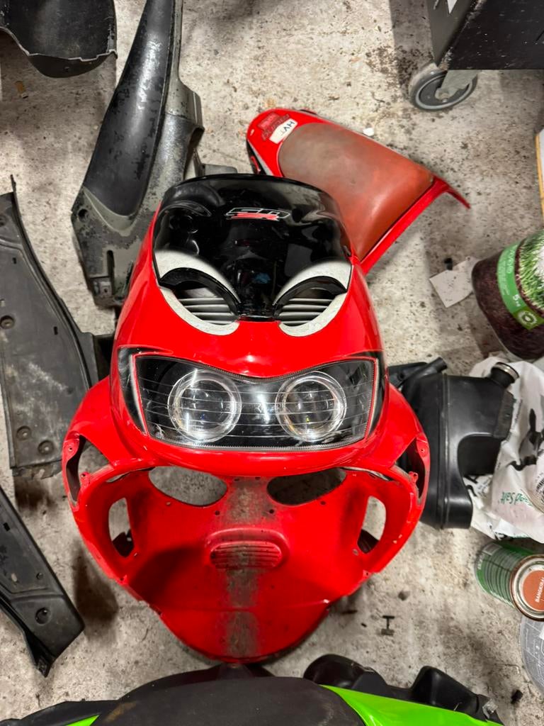 Aprilia sr50 www voorkuip, Fietsen en Brommers, Ophalen, Zo goed als nieuw, Tank, Aprilia