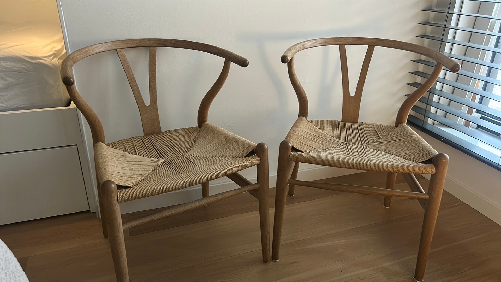 Carl hansen wishbone eiken gezeept 2 stuks, Ophalen, Twee, Bruin, Zo goed als nieuw