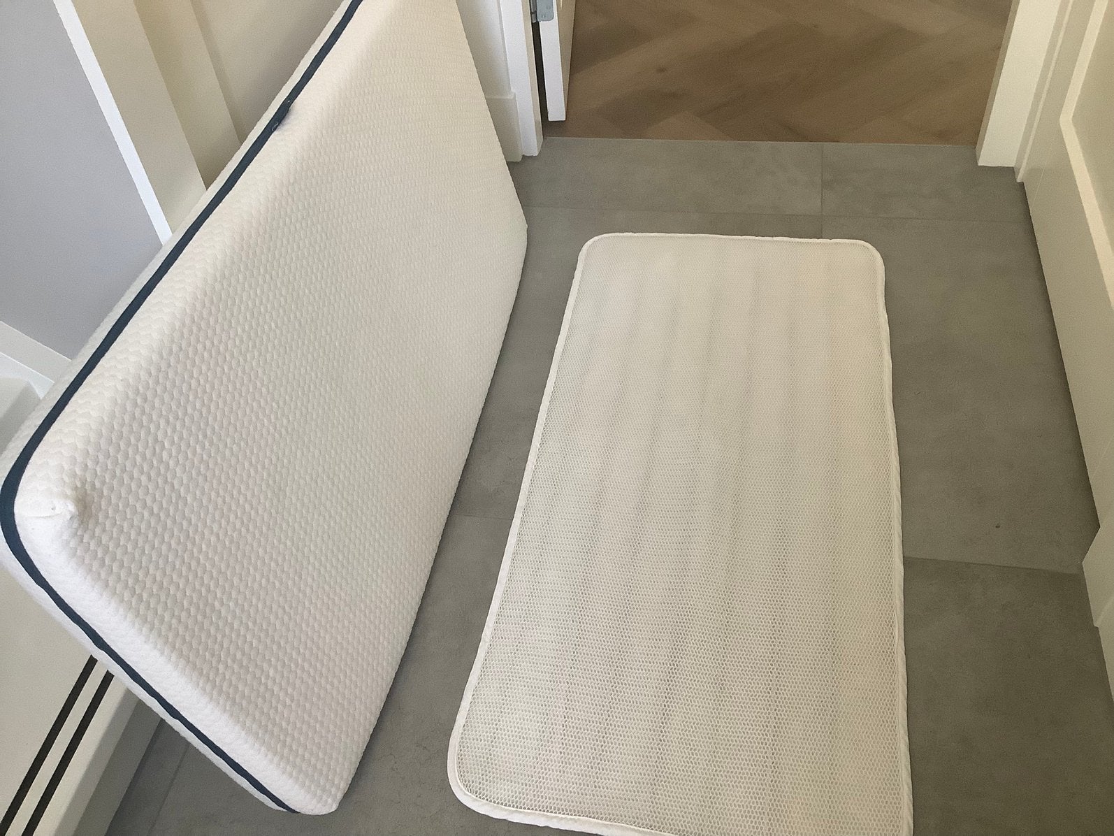 Aerosleepmatras en -beschermer 120 x 60 cm, Kinderen en Baby's, Kinderkamer | Beddengoed, Ophalen, Wit, Overige typen, Zo goed als nieuw