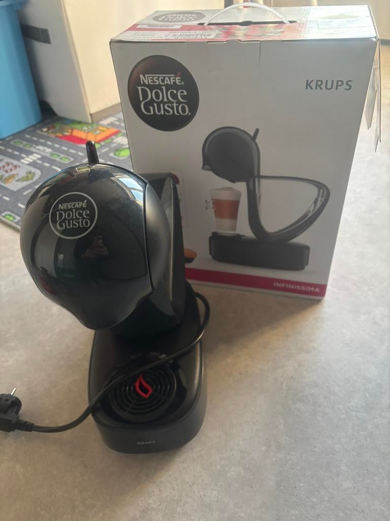 Dolce gusto, Witgoed en Apparatuur, Koffiezetapparaten, 1 kopje, Ophalen of Verzenden, Zo goed als nieuw, Koffiemachine