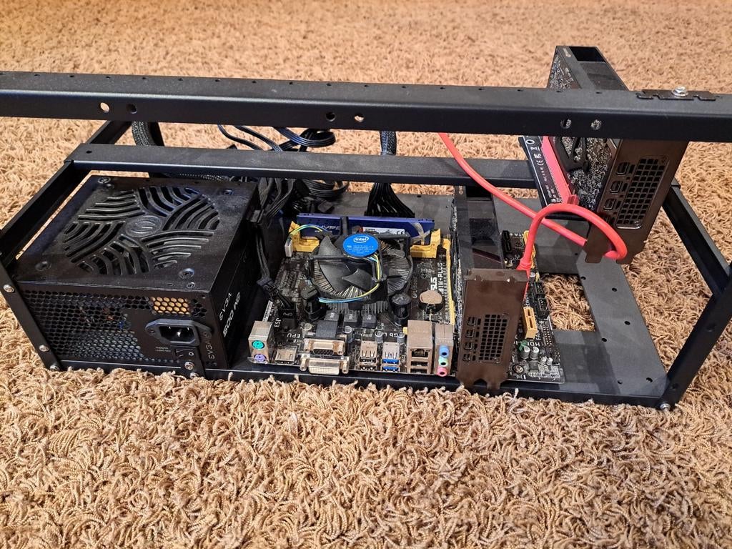 TK: mining rig met Nvidia A2000 videokaarten. Ook voor AI, Computers en Software, Videokaarten, Gebruikt, DisplayPort, GDDR6, PCI-Express 4