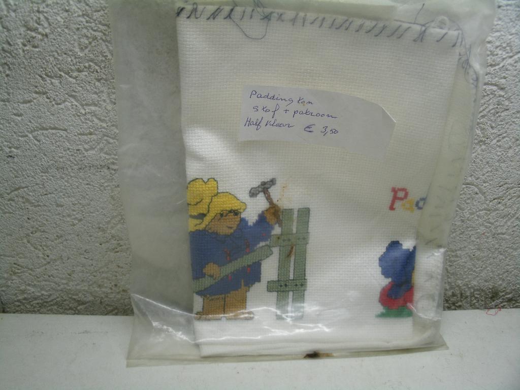 bg 63 paddington er zijn er 3 klaar de rest nog niet 110gr, Ophalen of Verzenden, Patroon