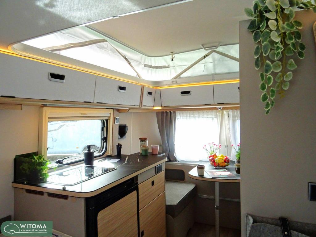 Eriba Touring 310 2de pinksterdag open huis, Standaardzit, Bedrijf, Schokbreker, Eriba