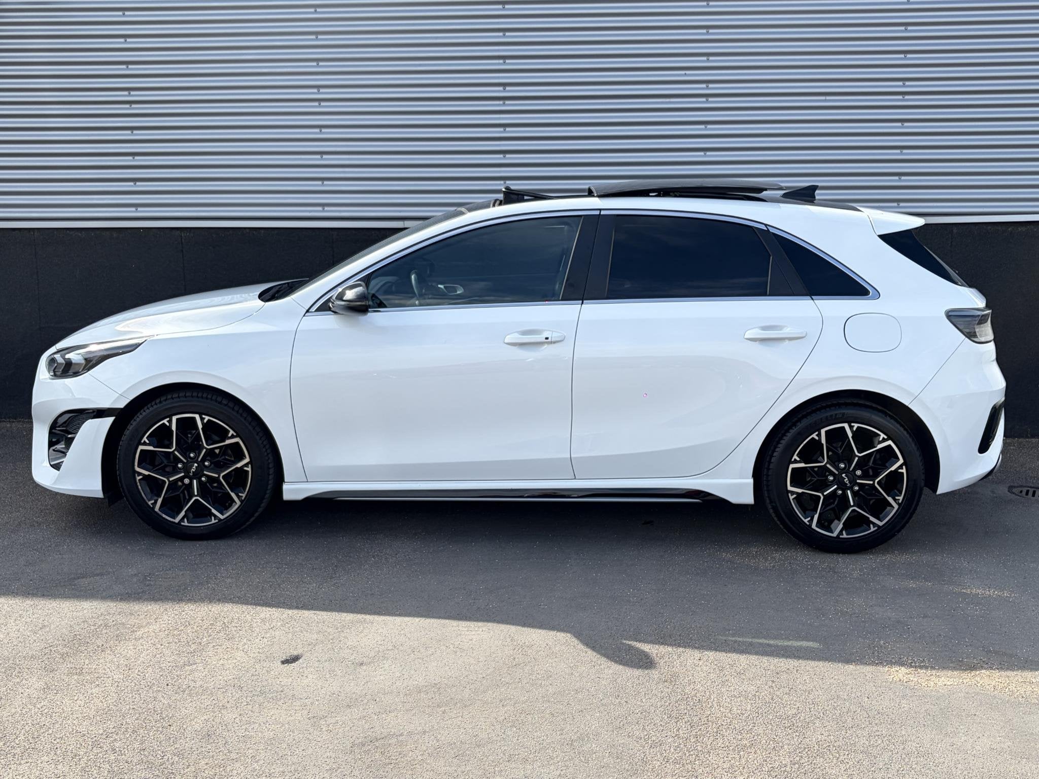 Kia Ceed 1.0 T-GDi GT-Line Schuif/kanteldak, Nieuw logo! Sto, Auto's, Dealer onderhouden, Gebruikt, Euro 6, Alcantara