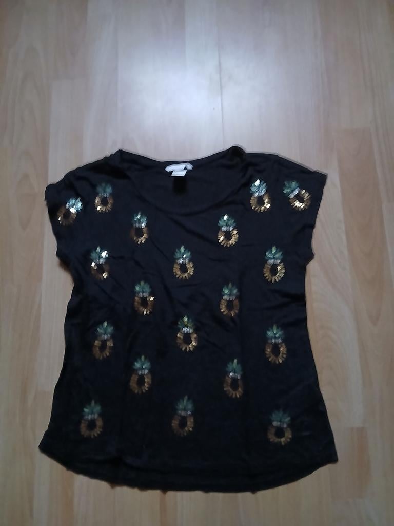 Een leuk zwart shirt met strassteentjes in maat M., H&M, Zwart, Zo goed als nieuw, Korte mouw