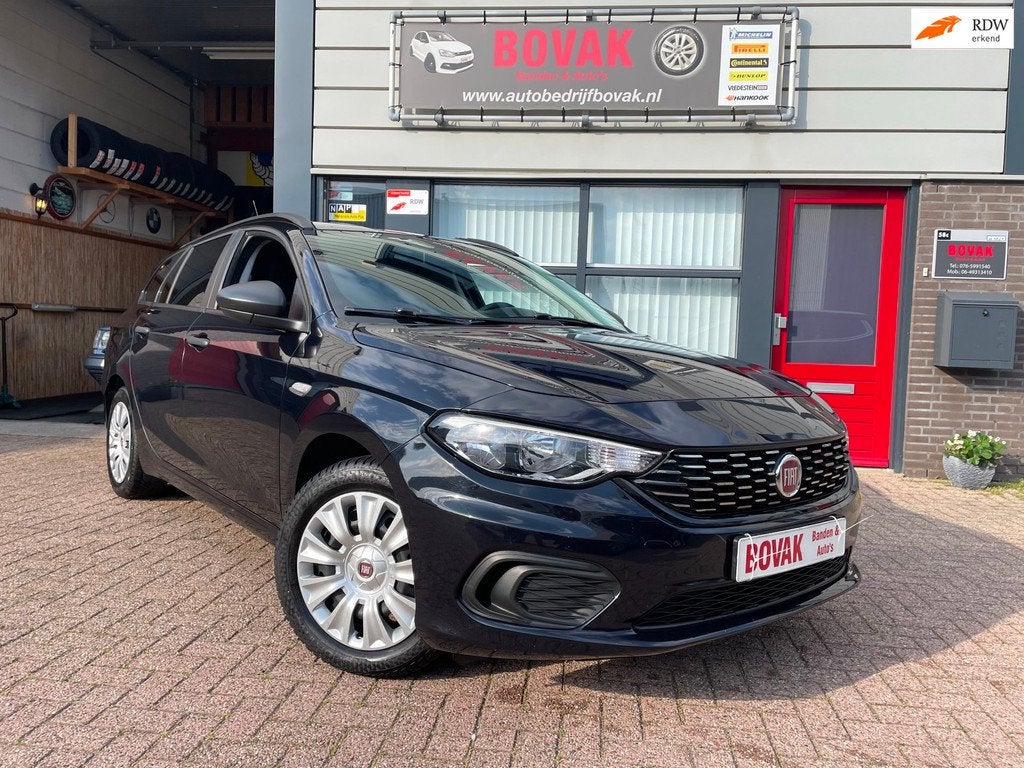 Fiat Tipo Stationwagon 1.4 T-Jet 16v Business Lusso Black ed, Auto's, Voorwielaandrijving, Stof, 4 cilinders, Zwart