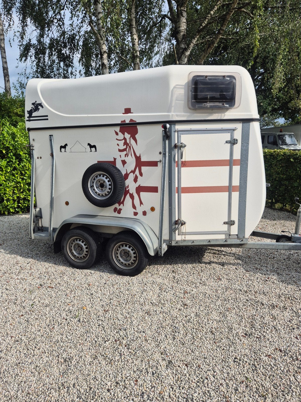 super nette 1.5 paards polyester met zadelkamer, Dieren en Toebehoren, Ophalen of Verzenden, Polyester, 2-paards trailer
