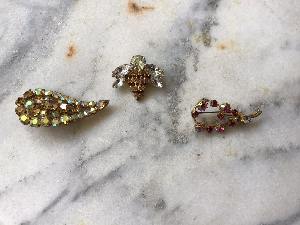 3 brocante broches met strass,vintage broche met glitter, Ophalen, Overige materialen, Gebruikt, Zilver