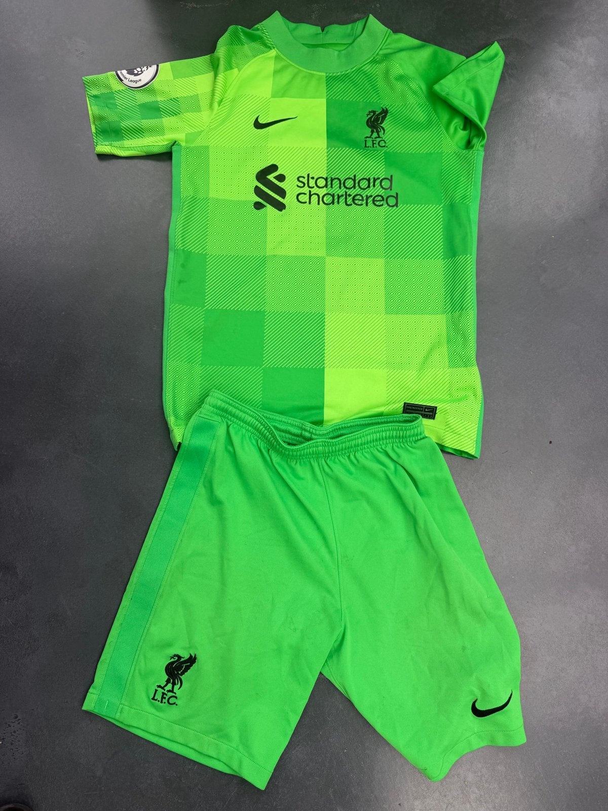 Liverpool keepers tenue A Becker maat L, Ophalen of Verzenden, Zo goed als nieuw, Jongen of Meisje, Sport- of Zwemkleding